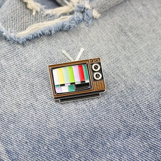 Magnifique Hearts - Retro TV Pin Cartoon Brooch Enamel