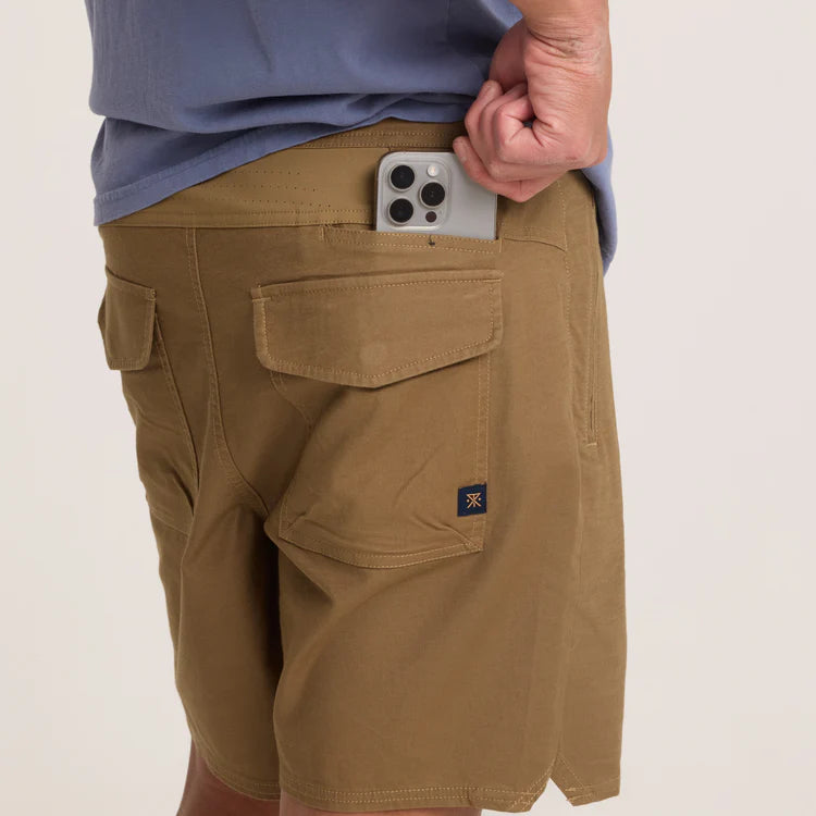 Layover Traveler Short 18"