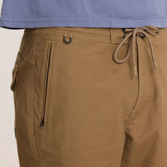 Layover Traveler Short 18"