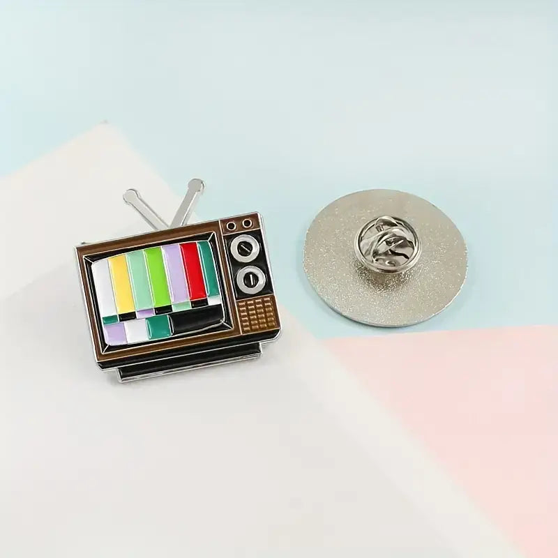 Magnifique Hearts - Retro TV Pin Cartoon Brooch Enamel