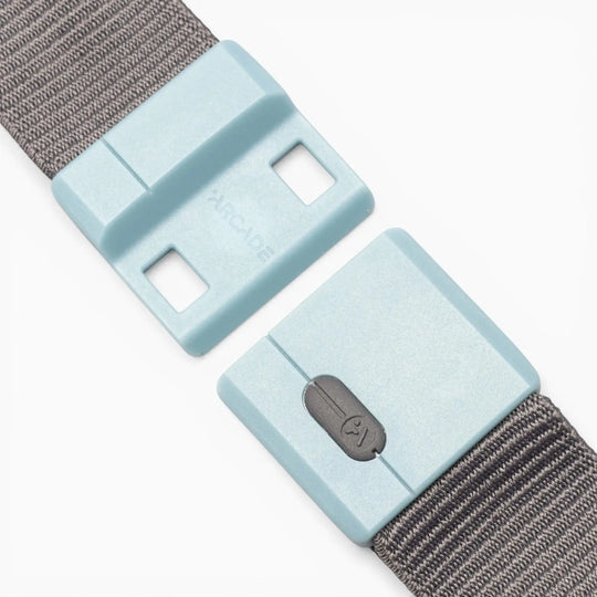 Polar Mag Belt in Charcoal/Cove, SwiftLock magnetic buckle detail